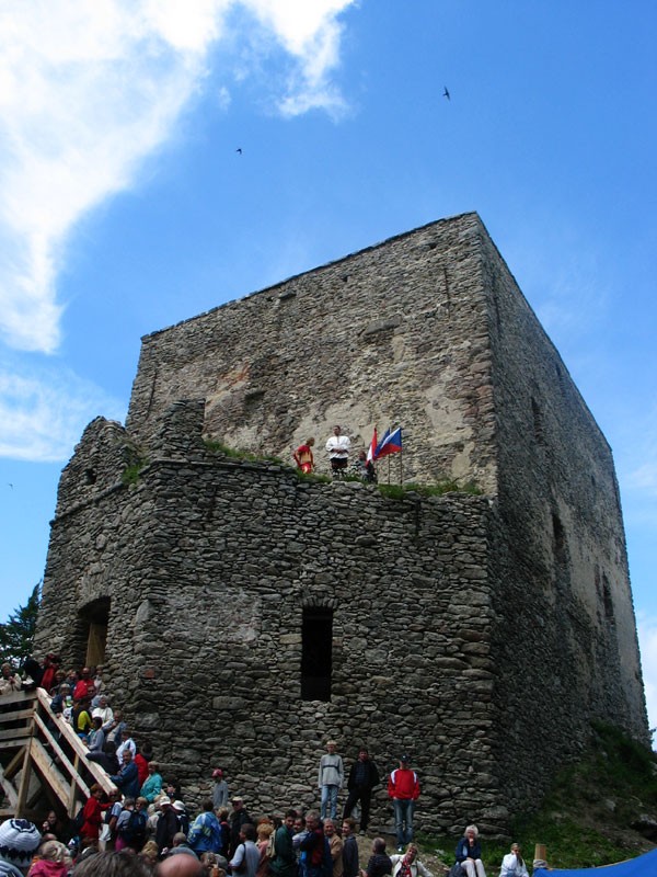 Burg Wittinghausen - Vitkuv kamen (1.035m?NN) am Er?ffnungstag der Aussichtsplattform