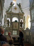 Kanzelaltar in der Kirche von Neuengnna