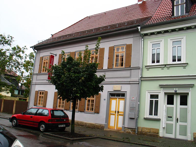 Febr. 2009 wurde das sanierte Schillerhaus (Haus der Familie v. Beulwitz/Lengefeld) wieder eingeweiht