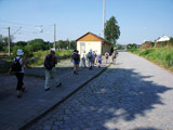Start am Bahnhof Orlamnde (hier noch im Schatten)