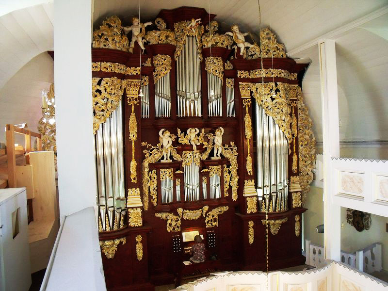 Stertzing-Orgel - die Kirche ist fast zu klein f?r dieses herrliche Instrument aus der Peterskirche Erfurt