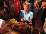 im Heimatmuseum wird uns das Zigarrenherstellen vorgefhrt