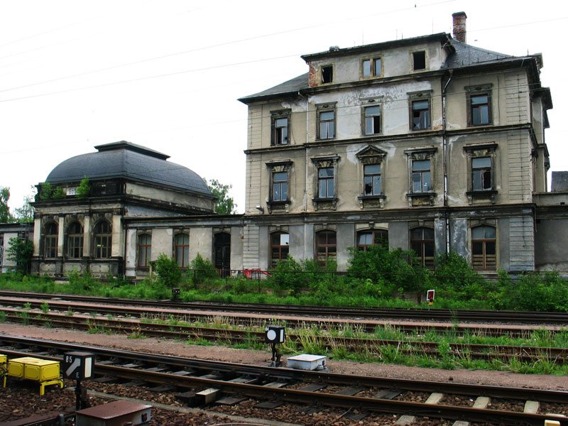2009 stand der "sch?nste Bahnhof" aus dem Jahre 1893 (hier 2/3 des alten Geb?udes)