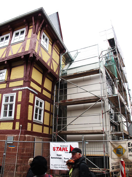 am Stadtmuseum wird ein moderner Erweiterungsbau an das mittelalterliche Fachwerk angebaut! - Gut gel?st!