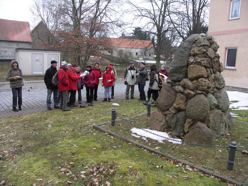 geologisch interessantes Denkmal aus Steinen der Elstereiszeit in Niederreissen