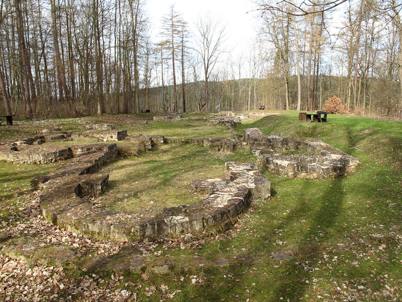 Fundamente des Walburgisklosters aus dem 12. Jhdt auf dem Walpernberg s?dlich von Arnstadt