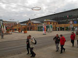 die denkmalgeschtzte Hauptbahnhofsfassade ist doch ein gelungenes Architekturensemble