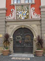 am Rathaus prsentiert sich das Gothaer Wappen von 1574