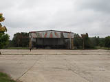 die ehemalige Werkstatthalle des Hubschrauberplatzes der GUS-Truppen aus den 1970er Jahren - heute letztes vorhandenes Gebude