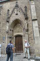 am Eingang der Ehringsdorfer Klosterkirche