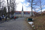 Aufstieg zu den Hauptgebäuden der Salzmann-Schule in Schnepfenthal (176K)