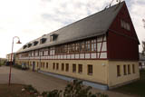 Historische Neubauschule von 1949 in Neusitz (100K)