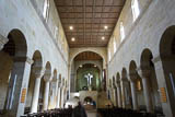 Blick im Langhaus der von Königin Matilde gestifteten Stiftskirche St. Servatii  