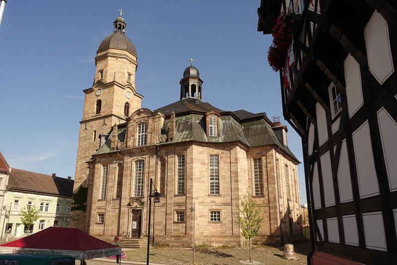 die Stadtkirche „Zur Gotteshilfe“ mit der größten Barockorgel (Trostorgel) von Thueringens