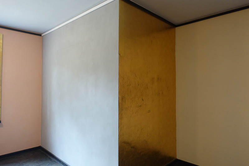 die goldene Wand im Wohnzimmer von Kandinsky