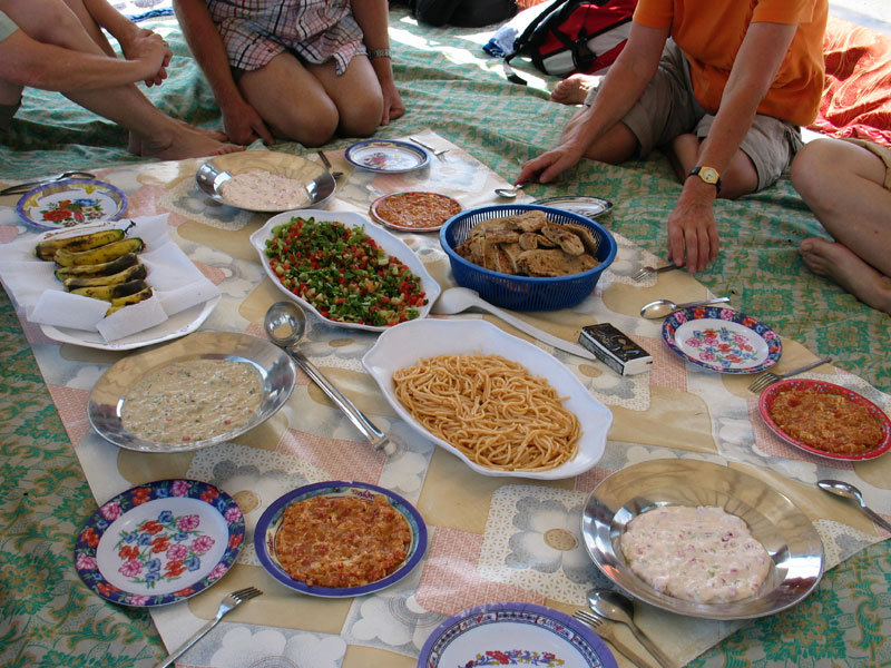 Mittagessen f?r sechs Passagiere - es ist Ramadan