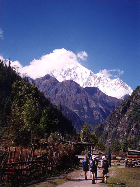 Erster Blick auf die Annapurnagruppe.