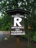 ...in Steinbach a.W. steht das geschnitzte Rennsteig-Schild noch...