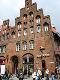 Stufengiebel der Löwen-Apotheke in Lübeck
