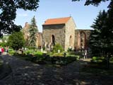 Nicolaifriedhof mit Kirchenruine