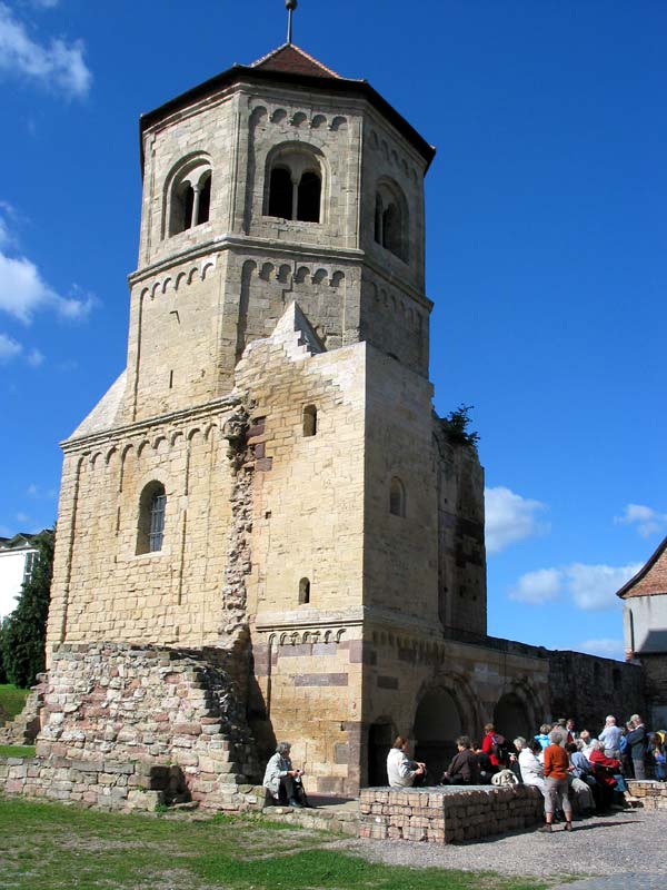 Westbau der Benediktinerpropstei (1012) in G?llingen