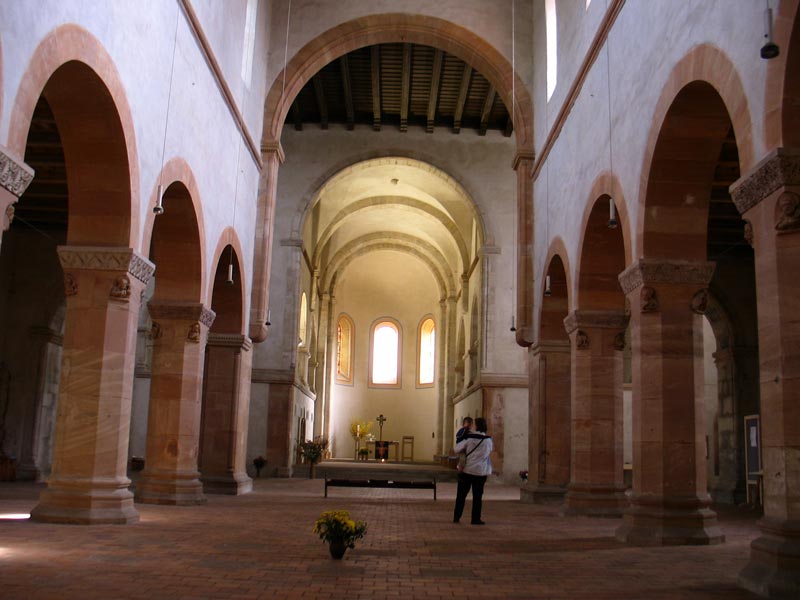 im Inneren der Peterskirche - reine Romanik aus dem 19. Jahrhundert