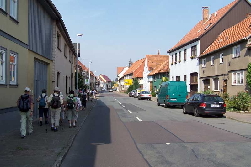 typische th?ringer Dorfstrasse in Wandersleben