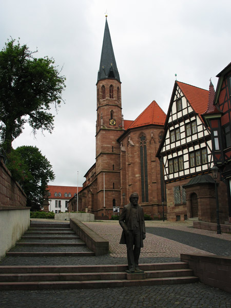 Denkmal Theodor Storms vor dem Museum des Schriftstellers und Richters in Heiligenstadt