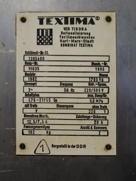 Typenschild der Filterwaschmaschine aus dem Jahre 1982 - ein DDR-Produkt