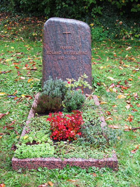 Grab des Gemeindepfarrers Weisselberg auf dem Friedhof B??leben