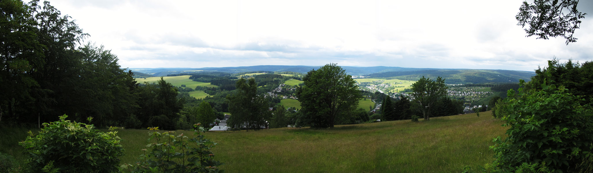 ein herrliches Panorama bietet sich vom Aschberg ?ber Klingenthal