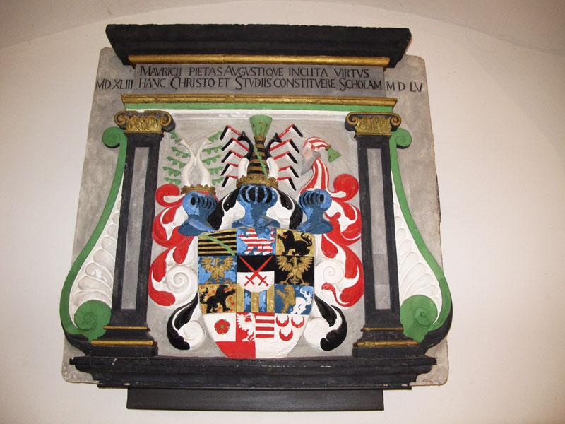 das Wappen der Wettiner als Torstein an St. Afra von 1565 - heute im Kreuzgang der Evang. Akademie Mei?en