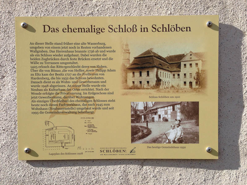 die Erinnerungstafel am ehemaligen Schloss Schl?ben, welches ab 1727 dem Adelsgeschlecht derer von Hardenberg geh?rte