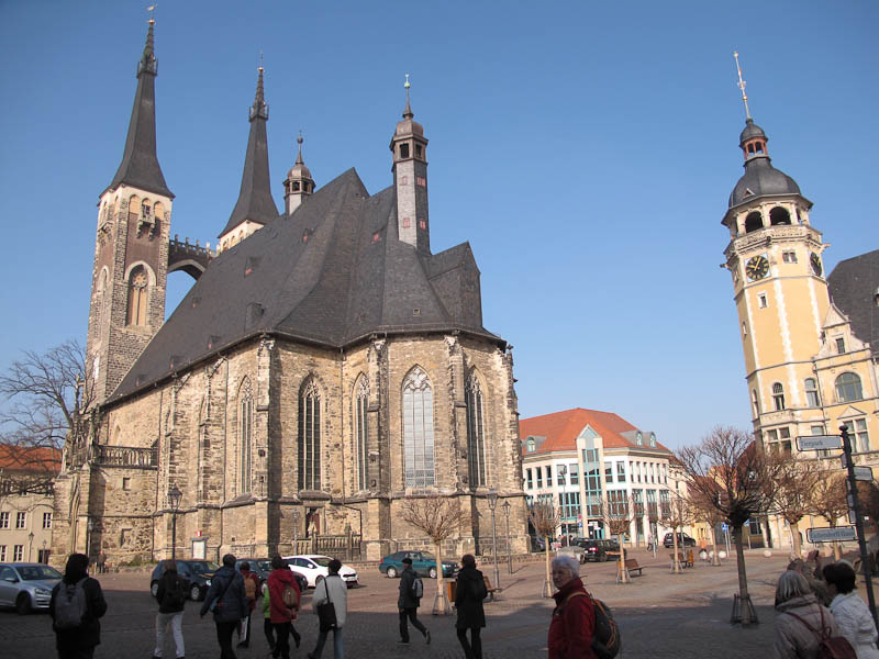 die K?thener Stadtkirche und der Rathausturm sind schon imposante Bauwerke