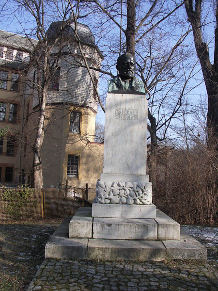 Denkmal des ehemaligen Georg Wilhelm Heinrich Harenc aus der Mark, genannt Willibald Alexis - Schriftsteller des Vorm?rz