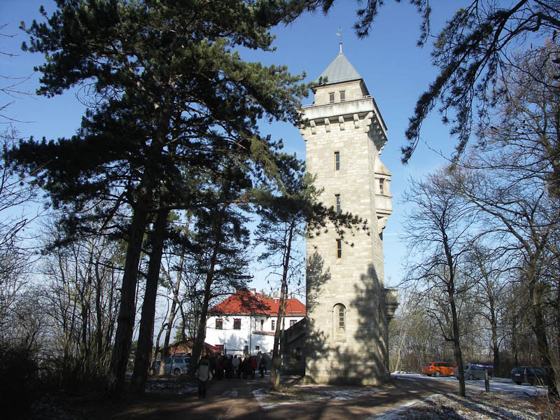 Aussichtsturm - heute wieder  Kaiser-Wilhelm-Turm auf der Altenburg