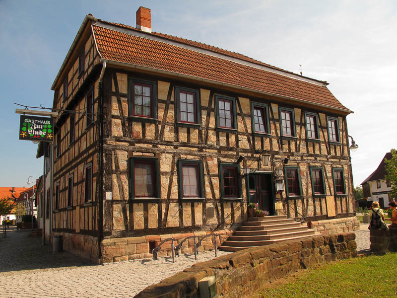 altes Fachwerkhaus "Gasthaus zur Linde" am Markt von Breitungen