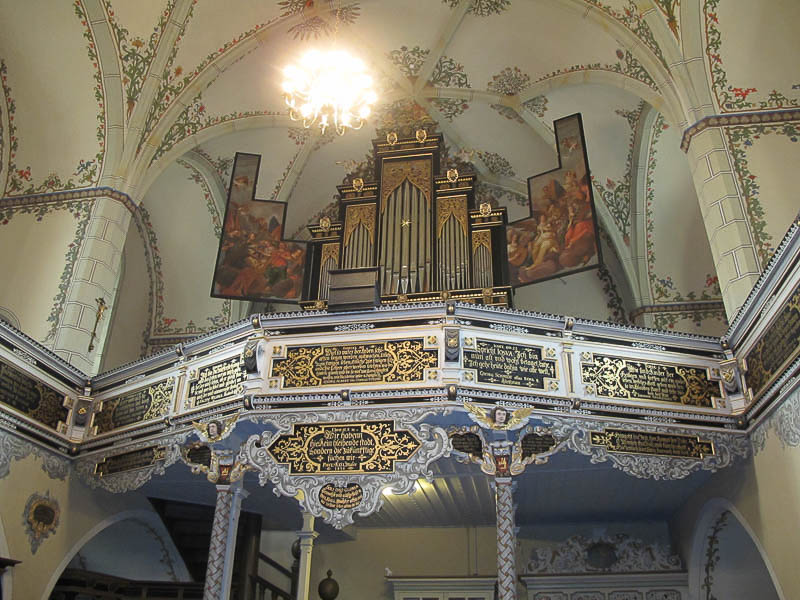 heute ist die Orgel neu vom Orgelbaumeister Bernhard Kutter (Ruhla) 2004 - 2007