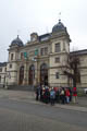 am historischen Altenburger Bahnhof wird das Programm erläutert.
