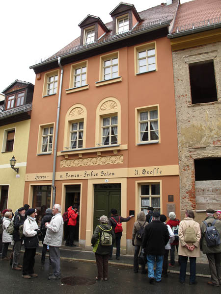 hinter dieser schmalen Fassade verbirgt sich der historische Frisiersalon von Arthur Grosse.