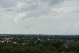 der Huegel am Horizont ist der Kapellenberg von Landsberg