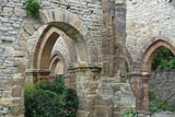 das aussagekraeftigste Bild in Memmleben - romanischer Rundbogen und fruehgotischer Spitzbogen an der Ruine der Basilika aus dem 12.Jhdt.