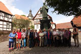 Gruppenbild vor dem Lutherdenkmal mit Traudel Wehling