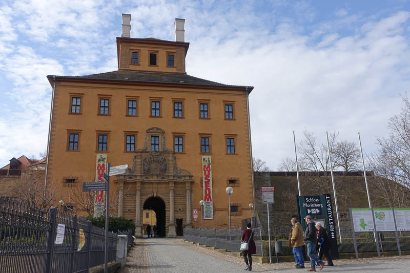... Torgebäude des Schlosses Moritzburg - Residenzschloss der Herzöge von Sachsen-Zeitz.