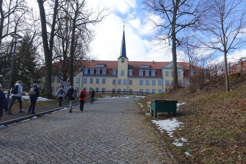 Aufstieg zu den Hauptgebäuden der Salzmann-Schule in Schnepfenthal