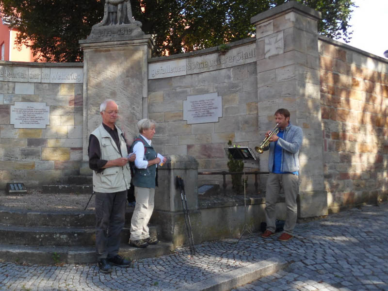 Beginn der Exkursion in Bad Berka Friedensplatz (Denkmal von Prof. Adolf Brütt)