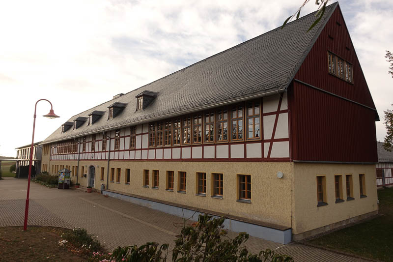 Historische Neubauschule von 1949 in Neusitz