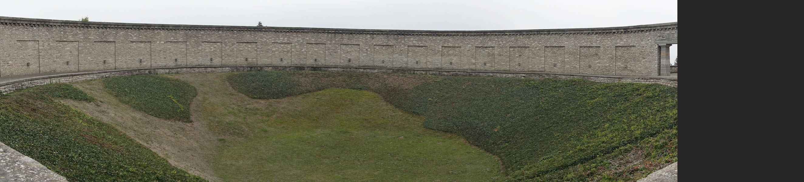 ehemalige Erdfälle - Ringgräber für ermordete Buchnewald-Häftlinge