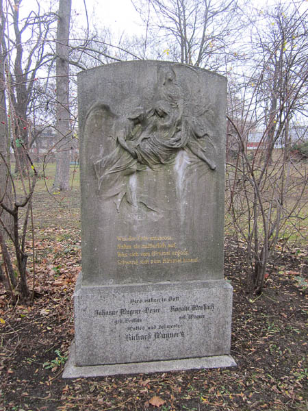 Grabstein der Mutter und der Schwester Richard Wagners auf dem Alten Johannisfriedhof